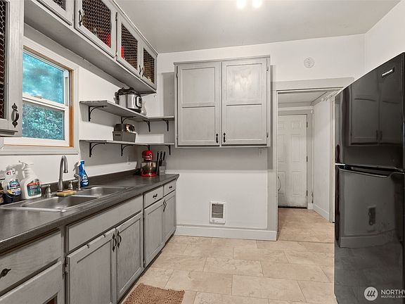 5th image of 1817 N Tower Avenue