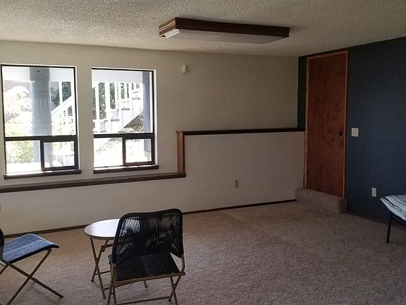 5th image of 101 Montgomery Ln Floor 1