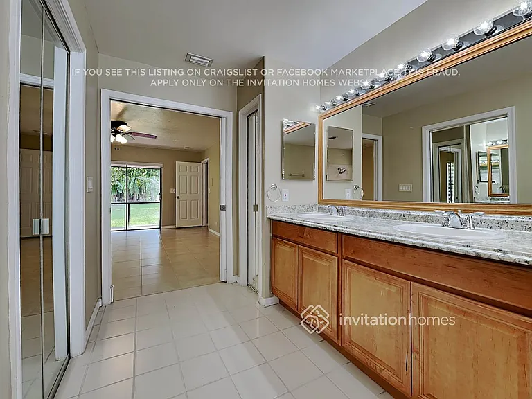 13325 Kingsbury Dr — Photo 10