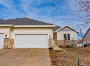 817 Oregon Parks Ave, Oregon, WI 53575