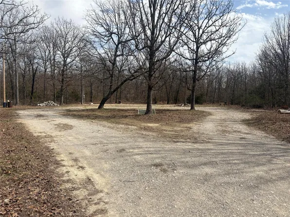 26900 Rustic Dr, Lebanon, MO 65536