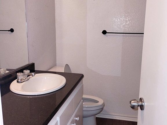 4th image of 300 Shady Grove Dr APT B