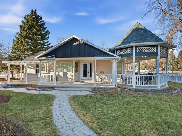745 8th St, Spearfish, SD 57783