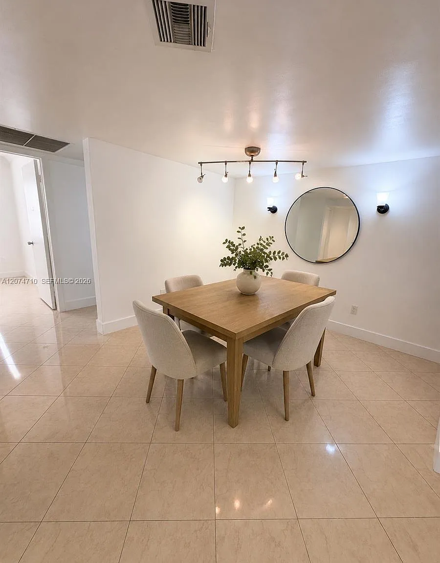 Rozland Condo — Photo 4