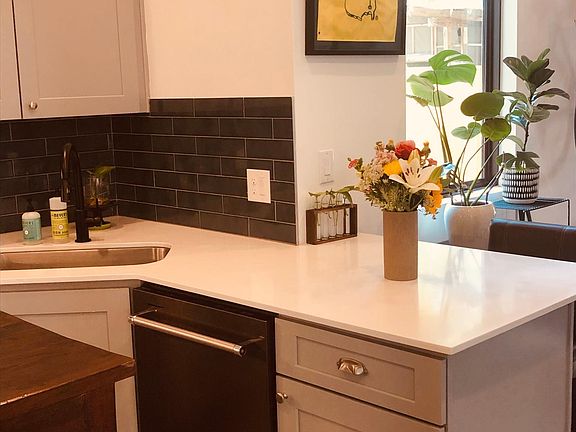 5th image of 4803 Caswell Ave #2