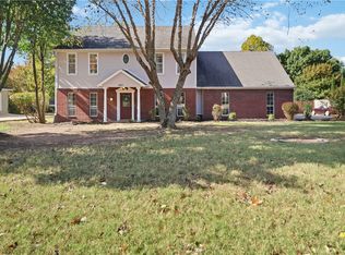 2017 N Buckley Dr, Fayetteville, AR 72701