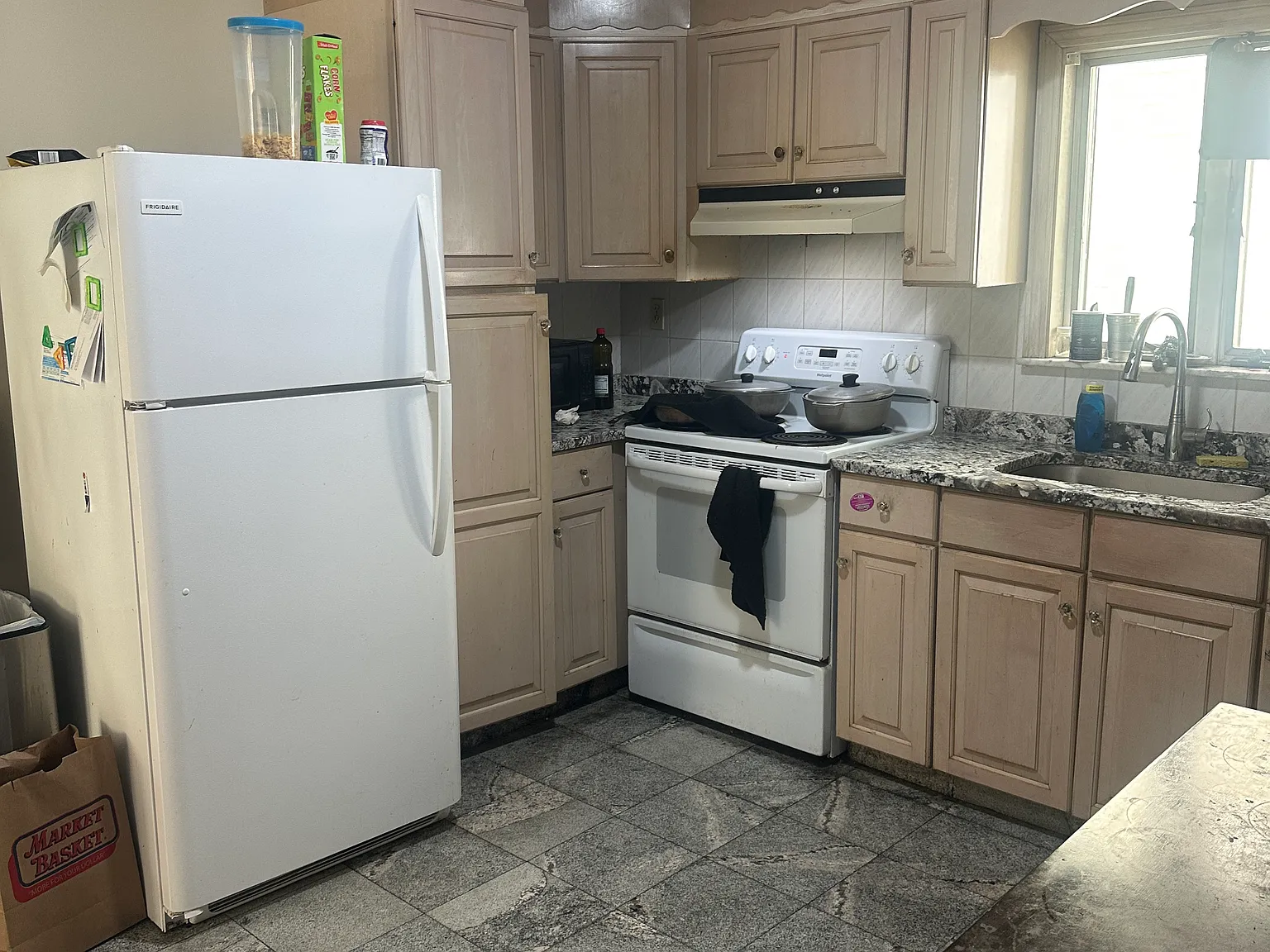 3 bed, 1400 sqft, $3,200 — Photo 3