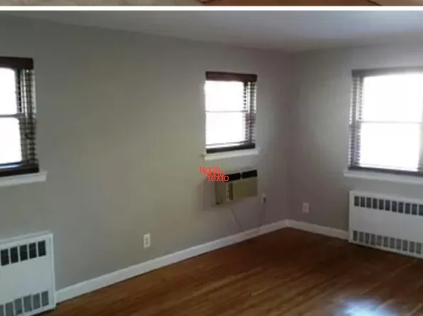 8 N Lewis Pl, Rockville Centre, NY 11570