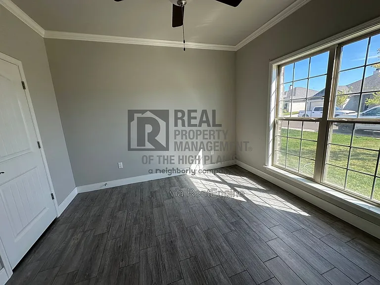 7604 Crestline Dr — Photo 12