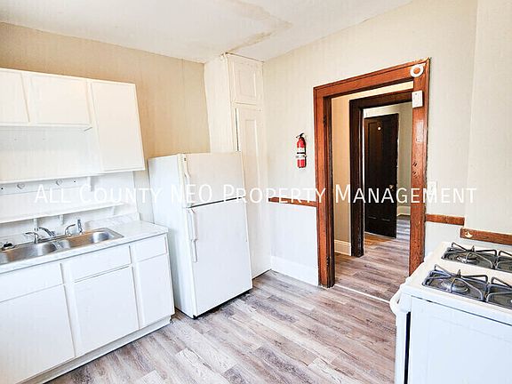 4th image of 3046 E 130th St
