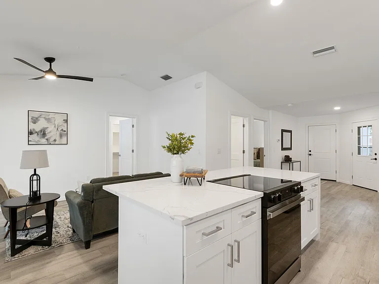 606 Marcus St #26 — Photo 10