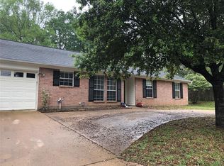 221 W Fisher St, Bellville, TX 77418