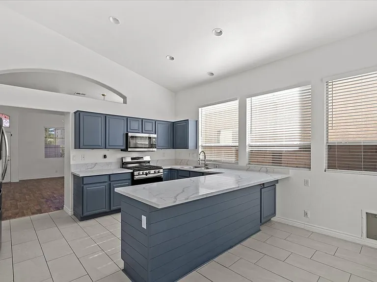 8137 Dartmoor Ave — Photo 8
