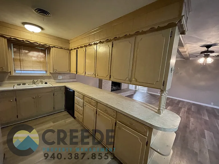 611 E University Dr #1 — Photo 6