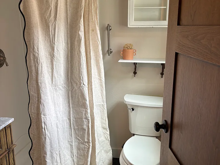 528 E Palmyra Ave — Photo 13