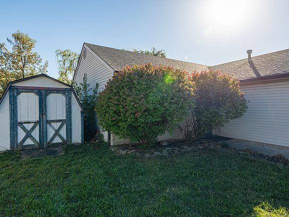 5th image of 9653 English Oak Pl