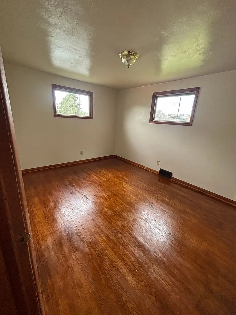 Girard 4 Bedroom House — Photo 3