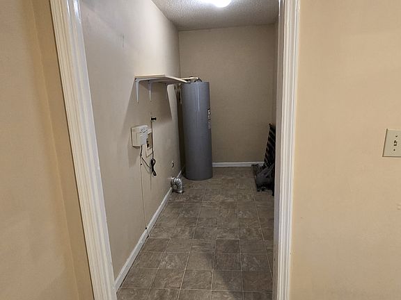 laundry room . carport entry door is on right side
