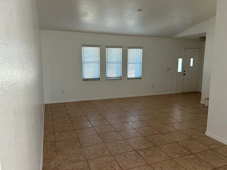 26193 Barcelos Ct — Photo 10