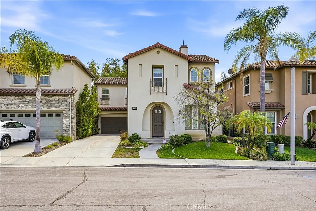 4 bed, 2.5 bath, 2275 sqft, $5,100 — Photo 3