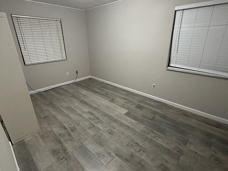 1404 Paula Dr — Photo 19