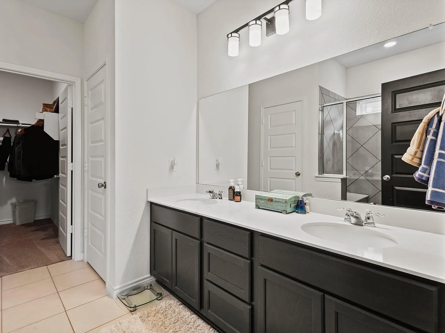 5 bed, 2628 sqft, $2,695 — Photo 2