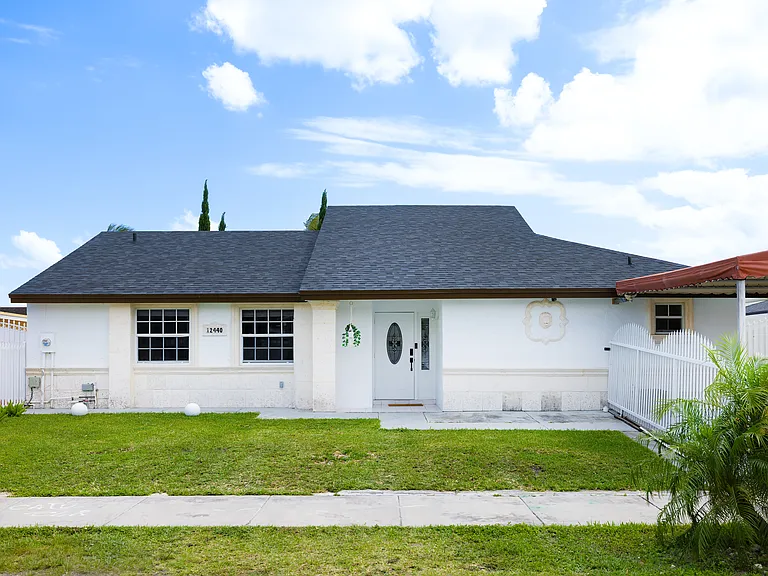 12440 SW 207th Ter — Photo 17