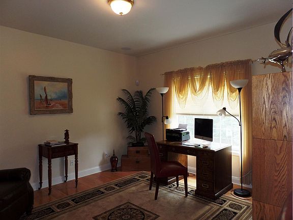 5th image of 82 Shinnecock Hills Dr