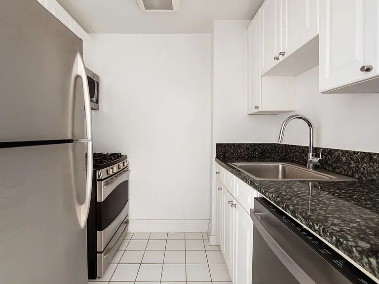 400 E 90th St #20C — Photo 6