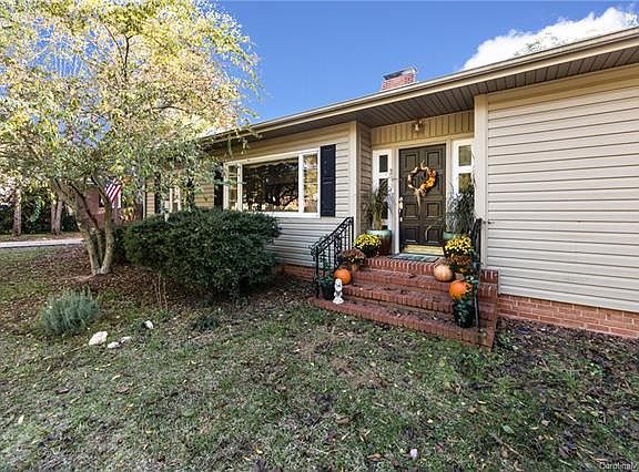 4th image of 1613 Fairfield Dr