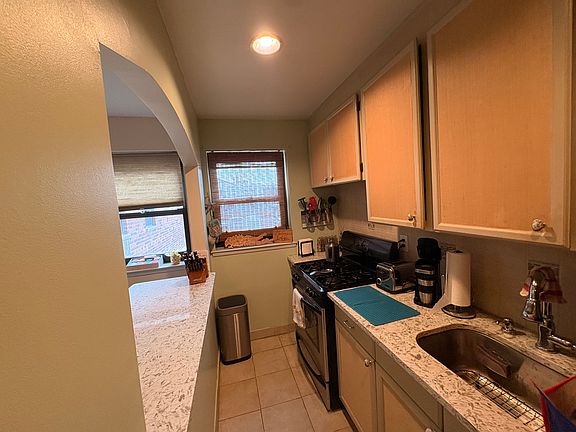 4th image of 25 Elizabeth St APT 1X