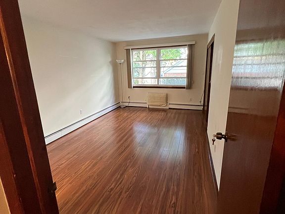 3rd image of 17805 Jewel Ave Floor 1