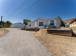 302 Jefferson Ave, Bridgeport, WA 98813