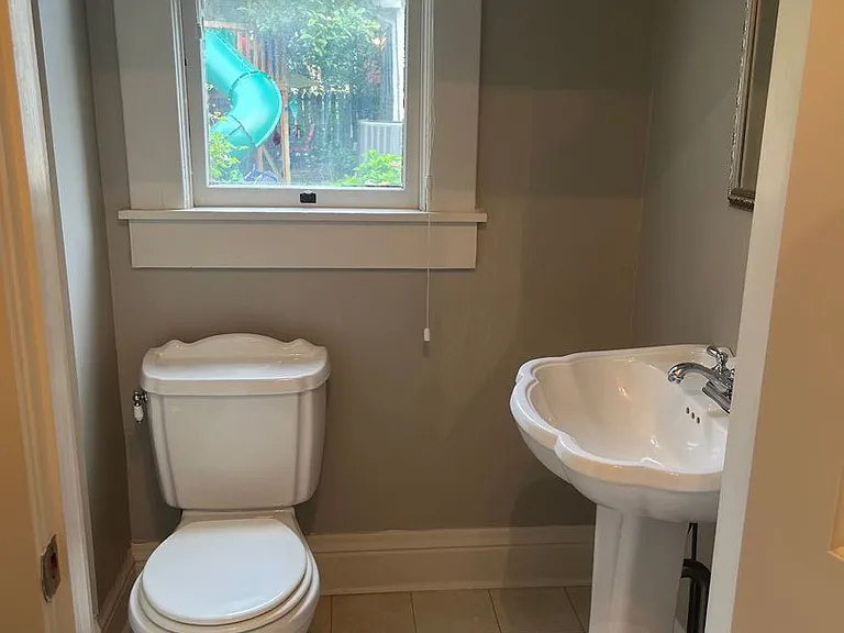Wallace Ave Duplex — Photo 6
