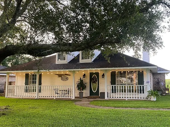 58450 Hymel St, White Castle, LA 70788