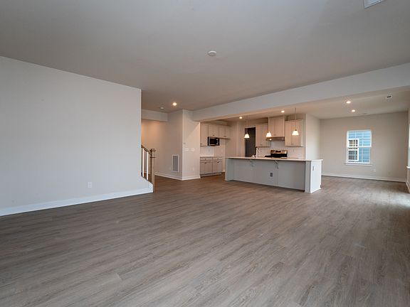 LARGE GREAT ROOM FOR ENTERTAINING