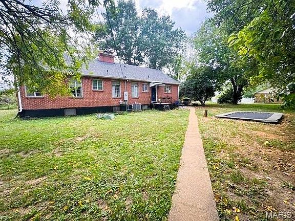 4th image of 231 Donald St