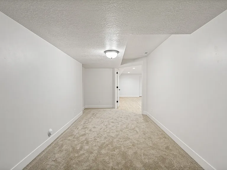 315 E 1150 N — Photo 10