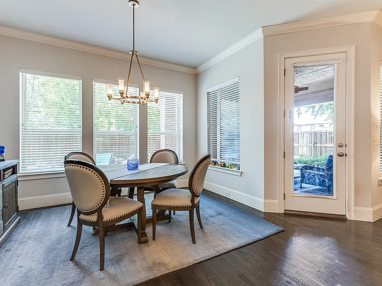 4008 N Cresthaven Rd — Photo 15