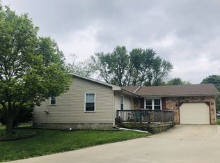 105 Douglas Dr, Tuscola, IL 61953