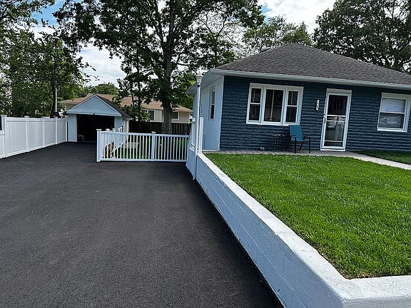 3rd image of 1949 Red Cedar St