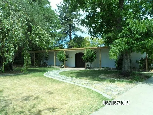 1121 Hillcrest Ave photo 1