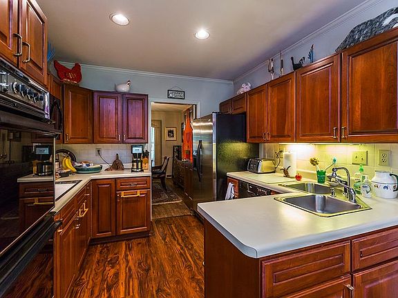 5th image of 2072 Lakeside Dr
