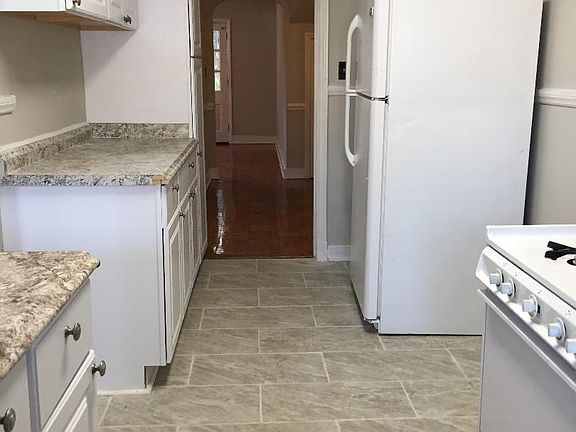 3rd image of 3916 Cutshaw Ave APT 2