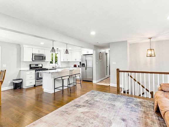 3rd image of 1337 Karen Rd