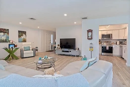 415 Pine Tree Ct #17 — Photo 6