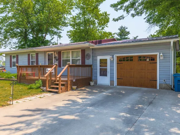 219 Scott St, Chenoa, IL 61726