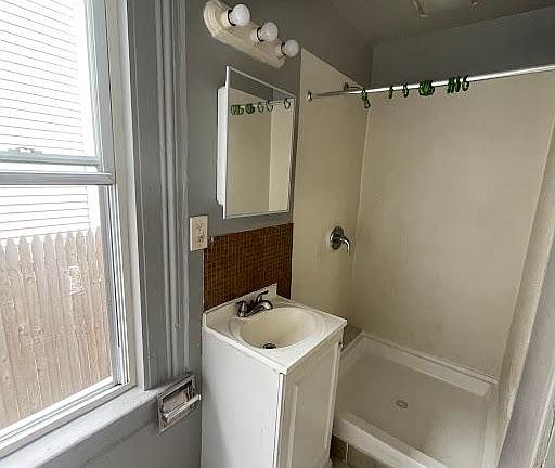 4th image of 269 Laurel Ave #7