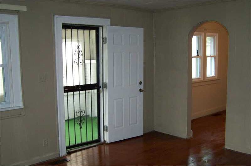 2nd image of 615 S Edgehill Rd