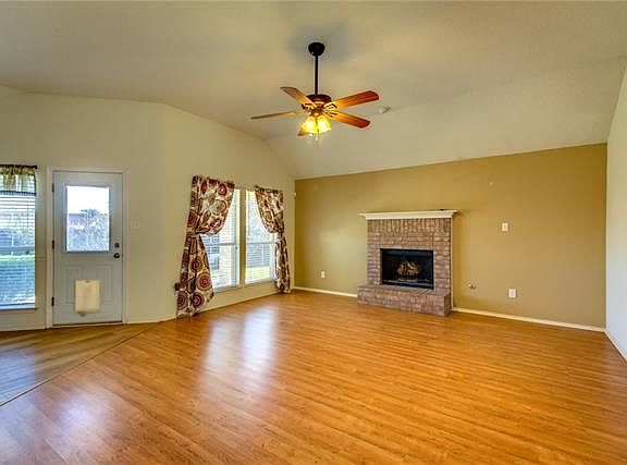 5th image of 1614 Meadowlark Ln